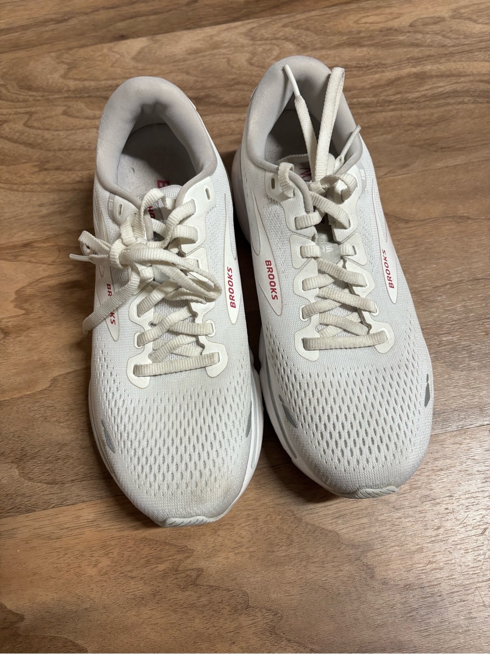 Brooks Ghost 15 White Running Sneakers with Subtle Pink Logo